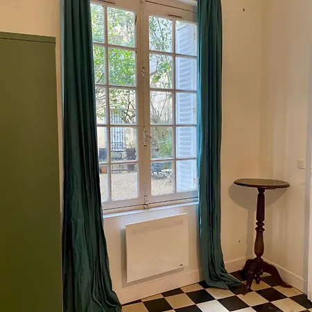 Dépendance Calme Avec Jardin Au Coeur De *