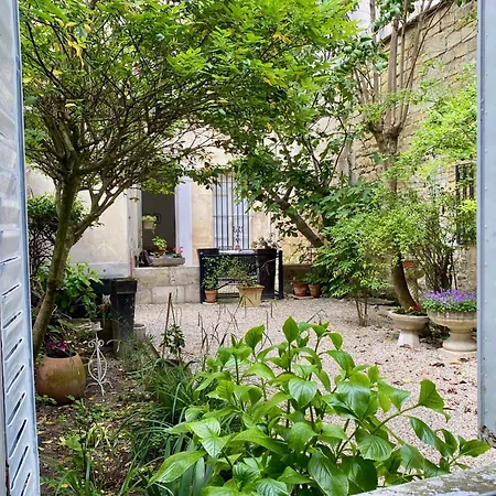 Dependance Calme Avec Jardin Au Coeur De *