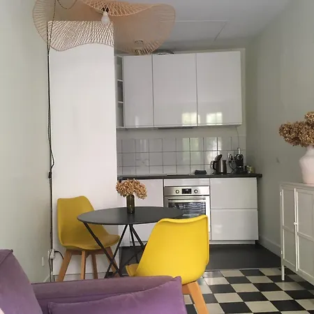 Dependance Calme Avec Jardin Au Coeur De דירה *